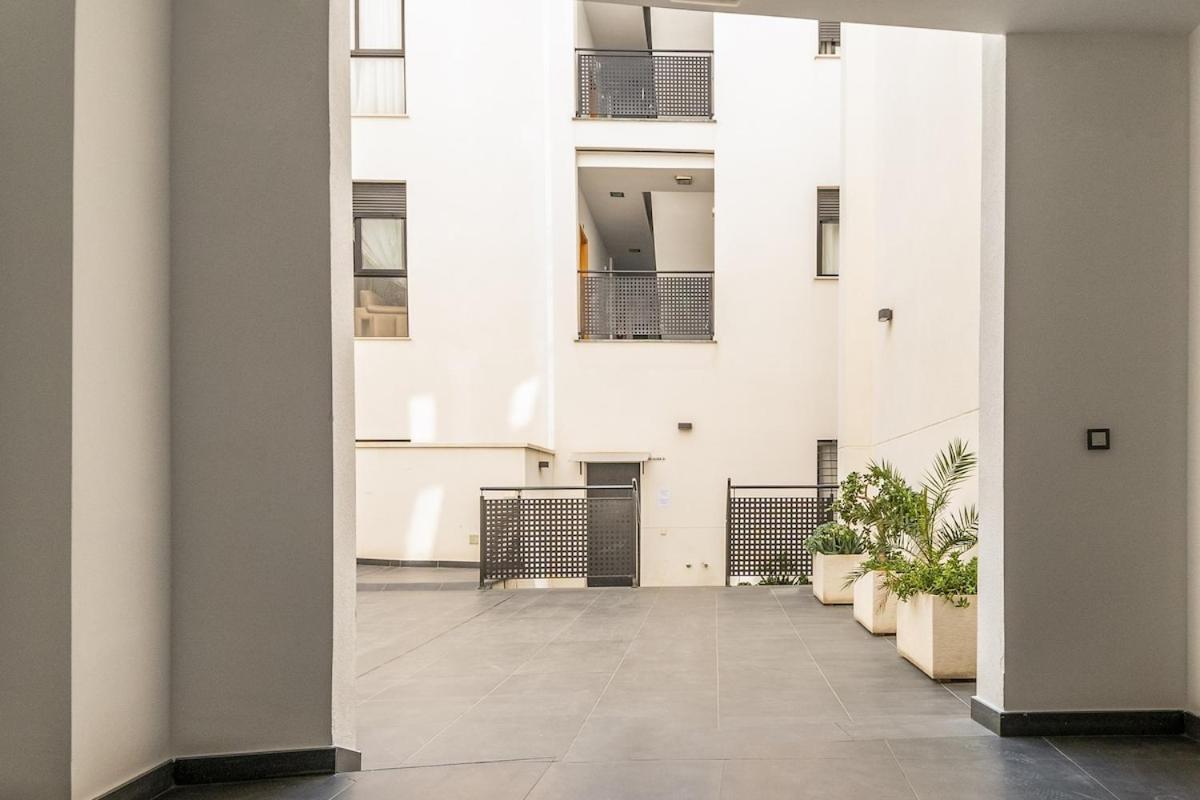 -Malagasunapts- Modern Citycentre Pool&Parking 외부 사진