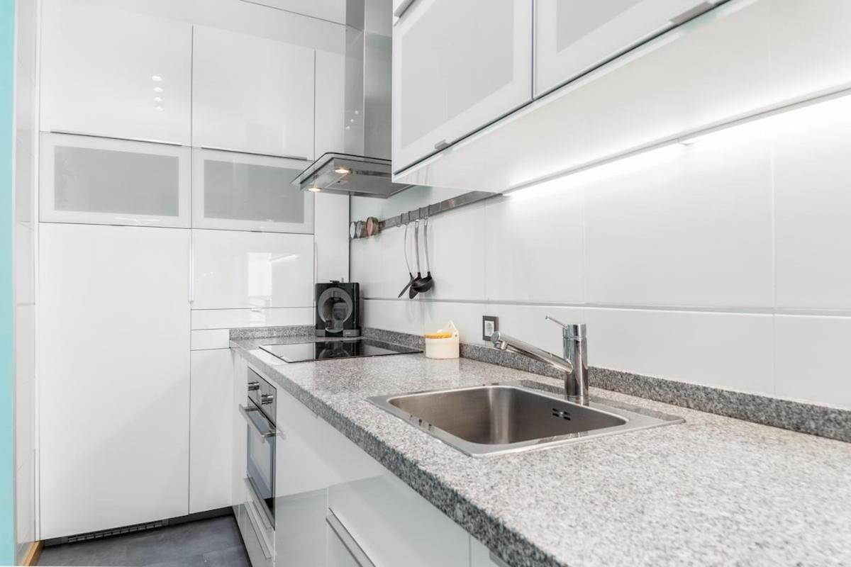 -Malagasunapts- Modern Citycentre Pool&Parking 외부 사진